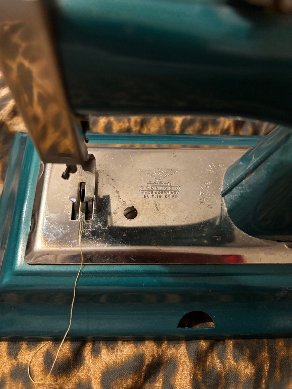 Vintage Teal Mini Sewing Machine with Gold Logo CASIGE - Picture 3 of 5